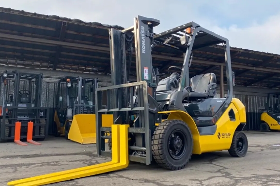 бензинові навантажувачі komatsu